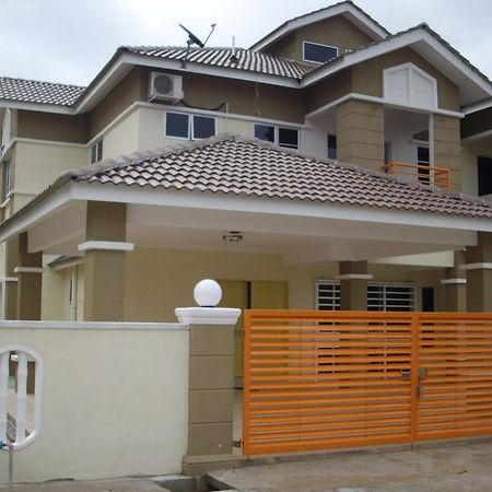 Greenleaf Angsana Homestay ジェラントゥート エクステリア 写真